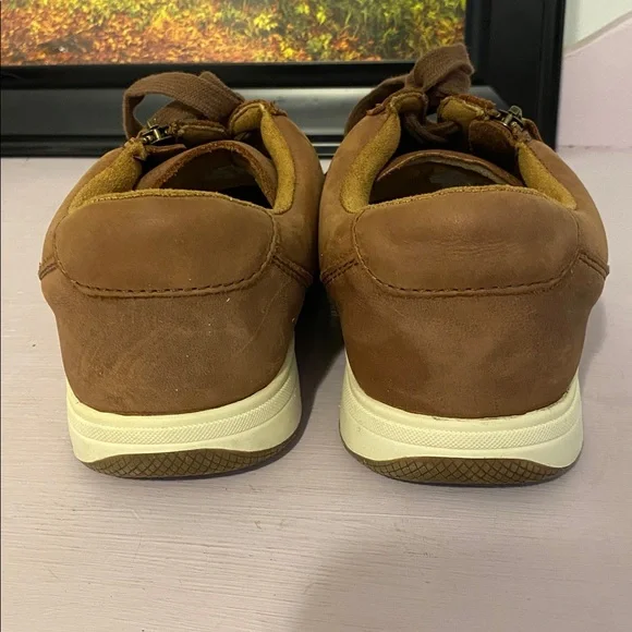 Leather Earth Brand Brown Casual Sneakers, nice condition - Picture 4 of 8
